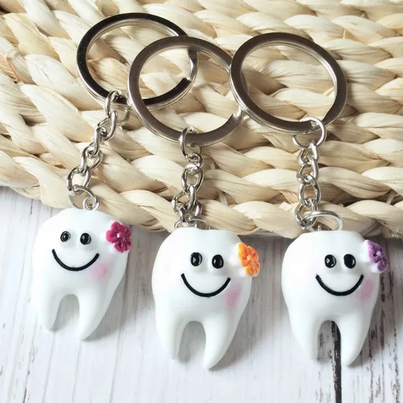 Cute Tooth-Shaped Keychains - Resin joyful Face & Flower Decor Key Rings 1 Pcs
